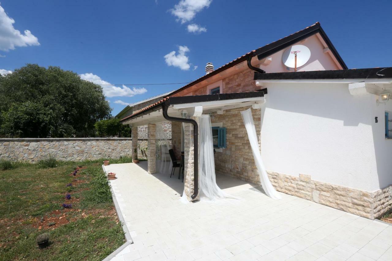 Kuce Za Odmor Brkic Apartamento Lozovac Exterior foto