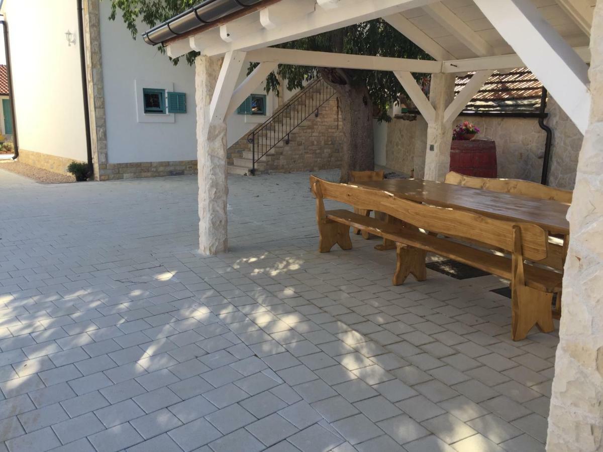 Kuce Za Odmor Brkic Apartamento Lozovac Exterior foto