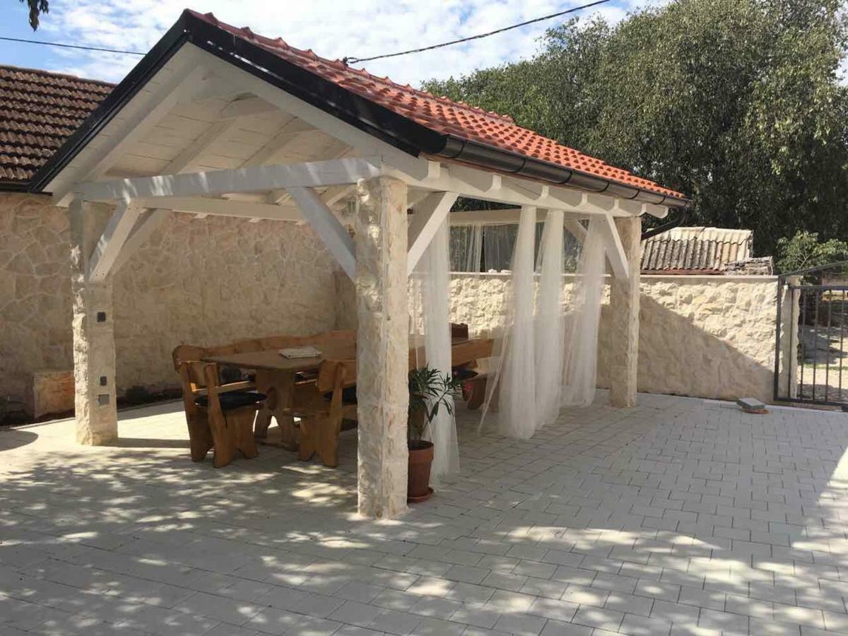 Kuce Za Odmor Brkic Apartamento Lozovac Exterior foto