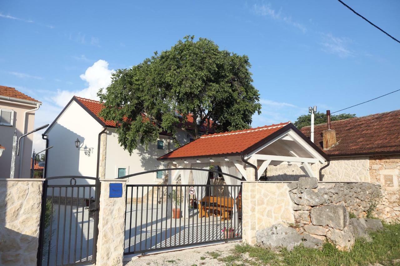 Kuce Za Odmor Brkic Apartamento Lozovac Exterior foto